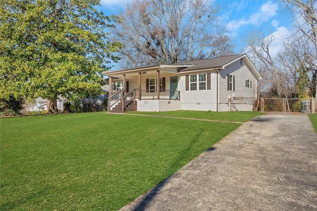 view of front facade featuring a front yard and covered porch