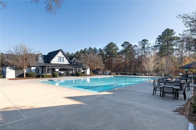 6191 Talmadge Run, Acworth, GA 30101 - community pool with a patio area