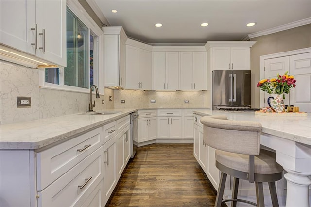 452 Brushstroke Ct SE, Marietta, GA 30067 - kitchen with stainless steel appliances, a sink, white cabinetry, recessed lighting, and crown molding