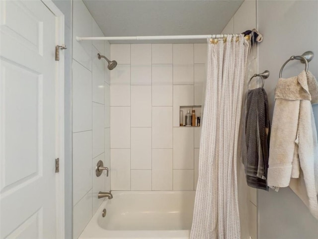 377 Wyndham Way, Atlanta, GA 30315 - bathroom with shower / bath combo with shower curtain