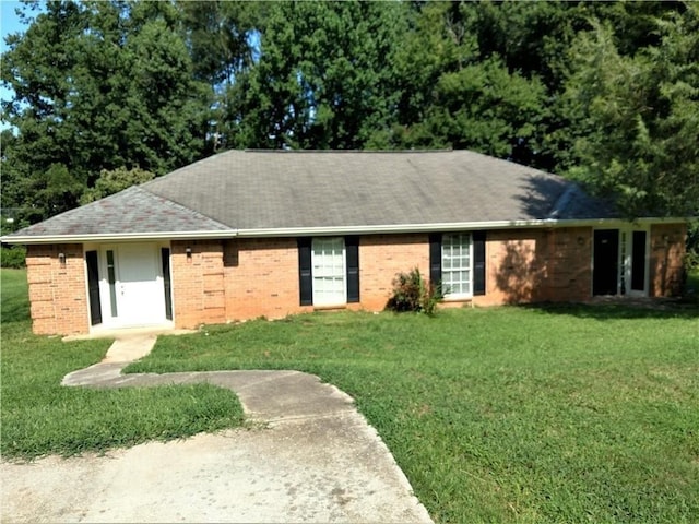 295 Forest Pl, Lawrenceville, GA 30046 - ranch-style home featuring a front yard, a shingled roof, and brick siding