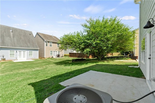 view of yard featuring a patio area