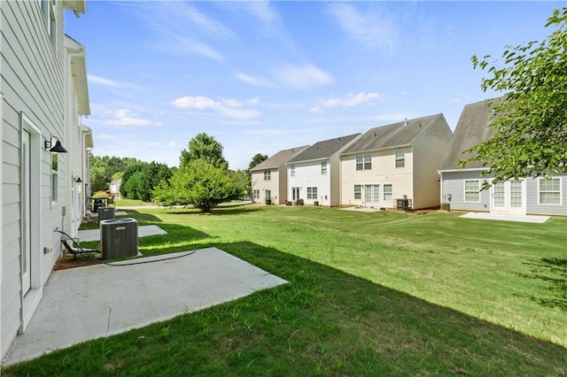 view of yard featuring a patio area