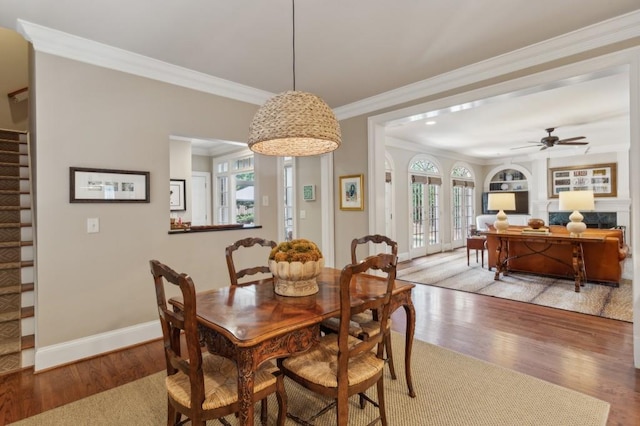 dining space featuring light hardwood / wood-style flooring, ceiling fan, and ornamental molding