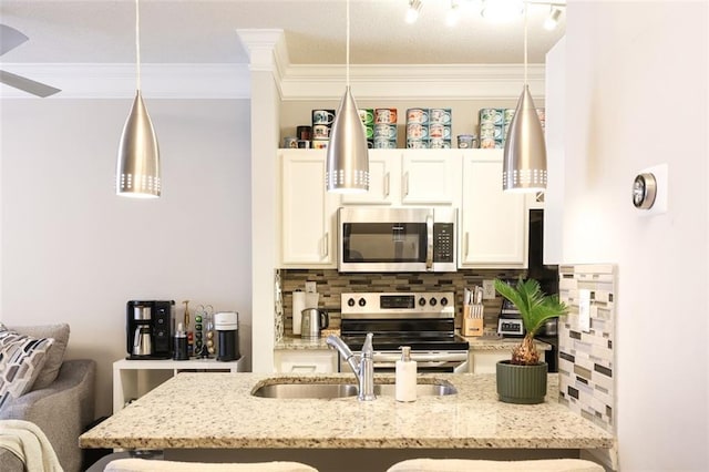 kitchen featuring stainless steel appliances, sink, and pendant lighting