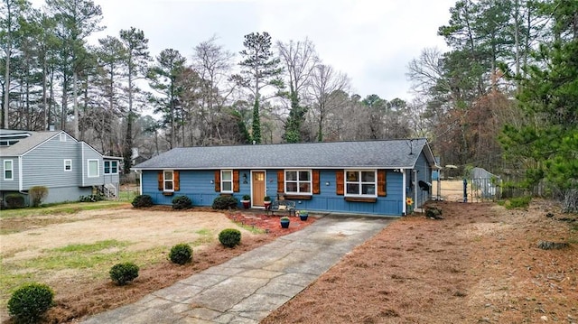 view of front of home featuring aphalt driveway