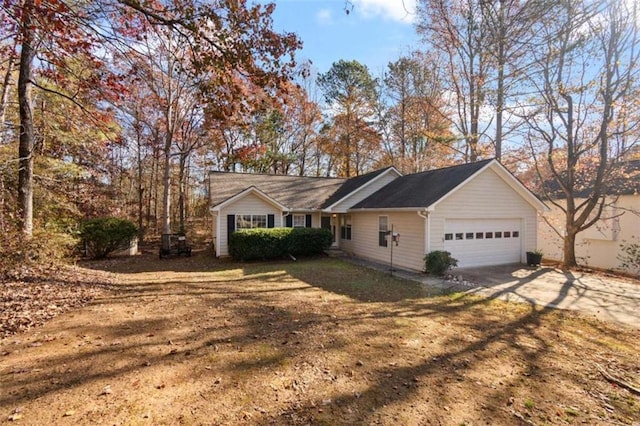 view of front of property featuring a front yard and a garage