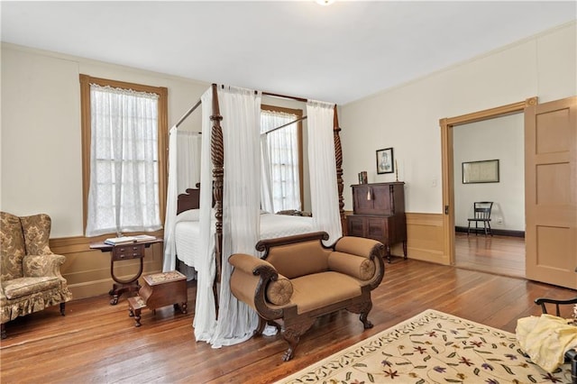 living area featuring ornamental molding and hardwood / wood-style floors