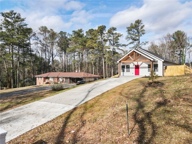 view of front of property with a front yard and driveway