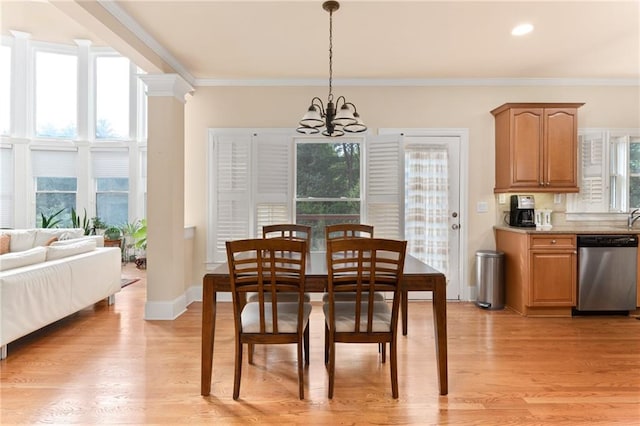 dining room featuring crown molding, a chandelier, and light hardwood / wood-style floors