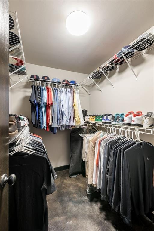 view of spacious closet