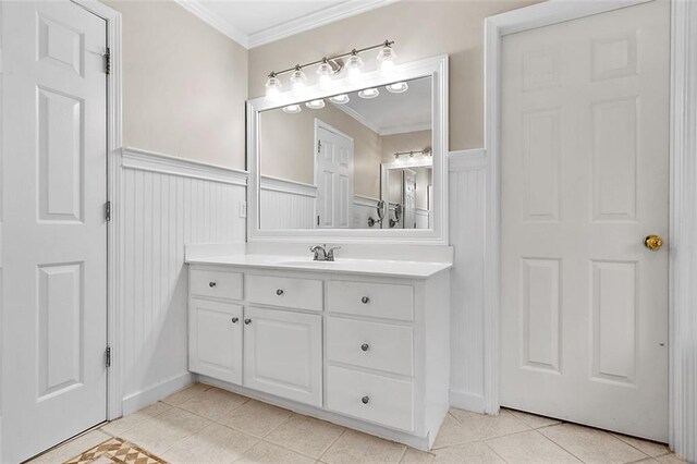 bedroom featuring hardwood / wood-style floors, ceiling fan, and connected bathroom