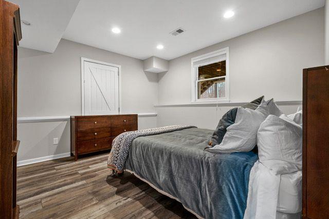 bedroom with dark wood-style flooring, recessed lighting, visible vents, and baseboards