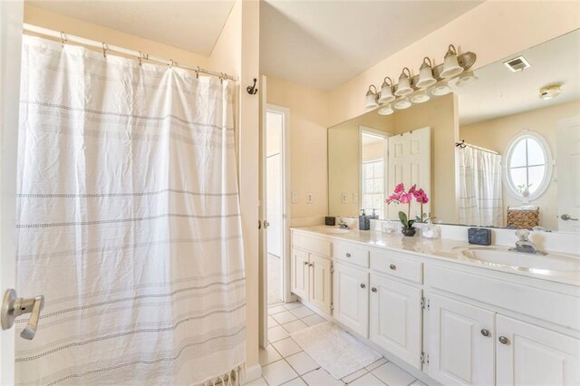 spare room featuring baseboards, visible vents, and light colored carpet