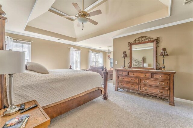 living area with crown molding, visible vents, carpet flooring, a chandelier, and baseboards