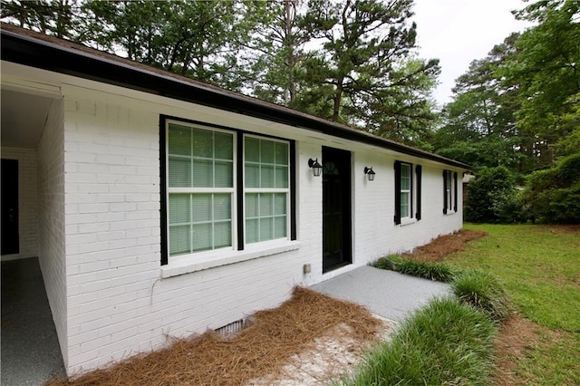537 Eastside Dr, Dacula, GA 30019 - property entrance featuring brick siding, crawl space, and a yard