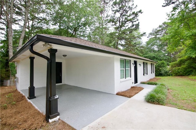 537 Eastside Dr, Dacula, GA 30019 - view of front of home with a carport, a patio, a front yard, and brick siding