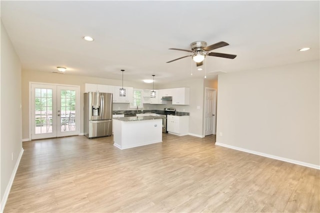 537 Eastside Dr, Dacula, GA 30019 - unfurnished living room featuring baseboards, light wood finished floors, a ceiling fan, a sink, and recessed lighting