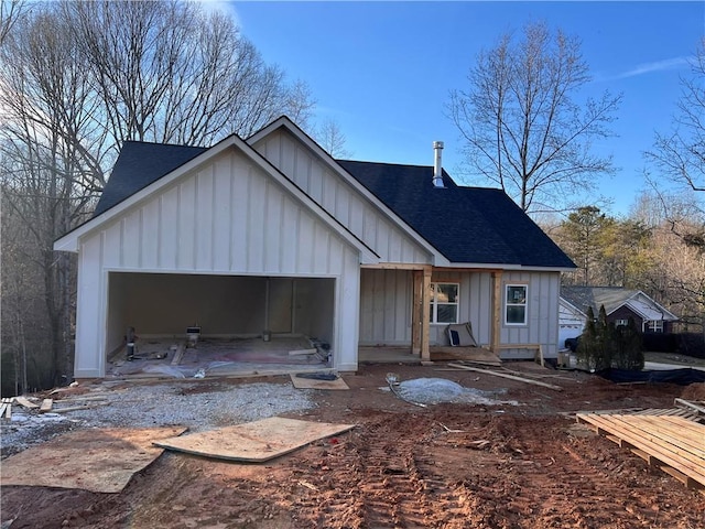 view of front of house featuring a porch and a garage