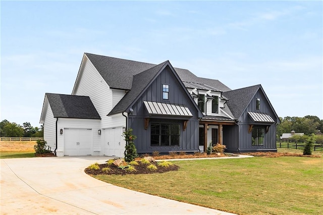 modern inspired farmhouse featuring a garage and a front lawn