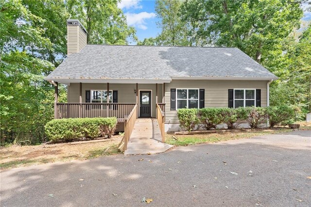 view of front of property featuring covered porch