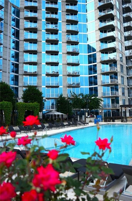 400 W Peachtree St NW Unit 3412, Atlanta, GA 30308 - view of community pool