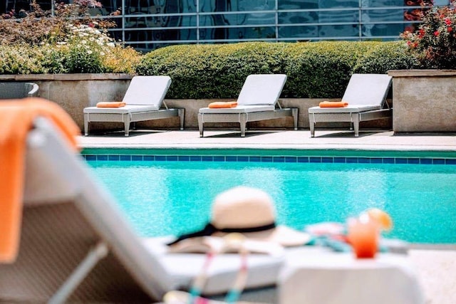 400 W Peachtree St NW Unit 3412, Atlanta, GA 30308 - outdoor pool with a patio area