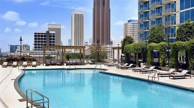 400 W Peachtree St NW Unit 3412, Atlanta, GA 30308 - community pool with a skyline view and a patio area