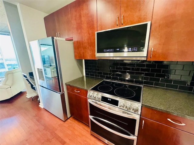 400 W Peachtree St NW Unit 3412, Atlanta, GA 30308 - kitchen featuring stainless steel appliances, light wood-style flooring, and tasteful backsplash