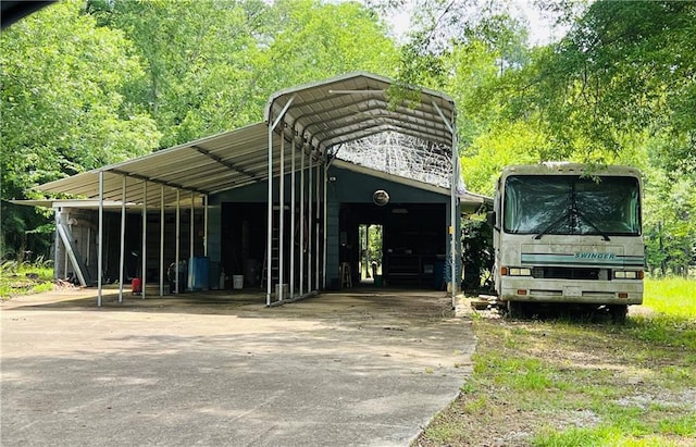 83 Manning Lake Rd, Rome, GA 30165 - view of outdoor structure featuring driveway