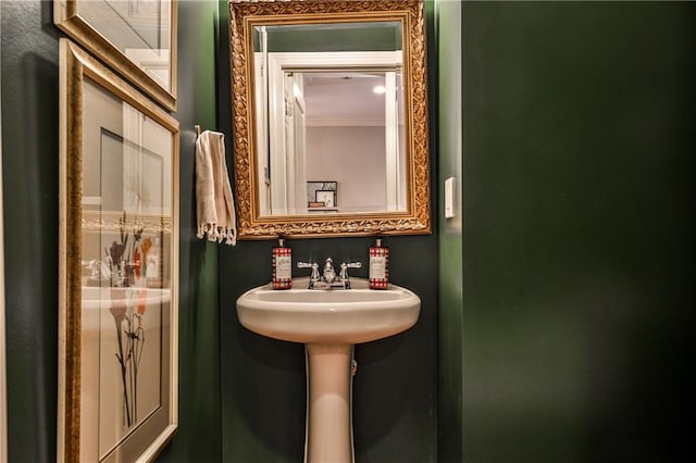 bathroom with ornamental molding