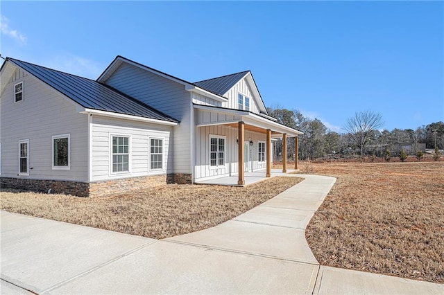 view of front of home featuring covered porch