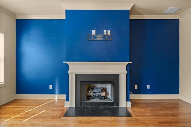 room details featuring hardwood / wood-style flooring and ornamental molding