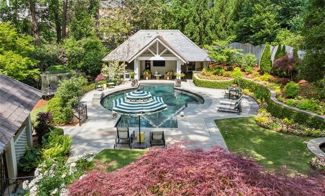 3086 E Pine Valley Rd NW, Atlanta, GA 30305 - communal playground with a trampoline