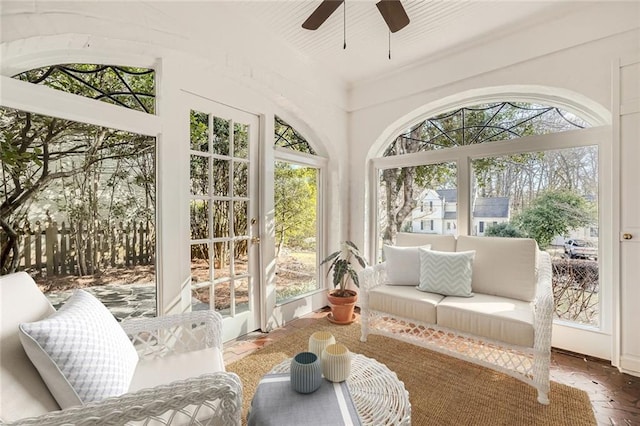 sunroom with ceiling fan