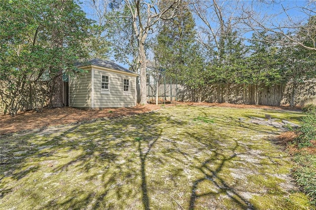 view of yard featuring a storage shed, an outdoor structure, and a fenced backyard