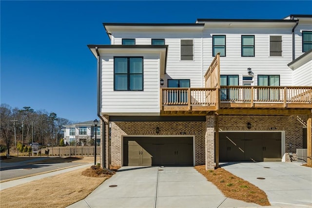 townhome / multi-family property featuring a garage