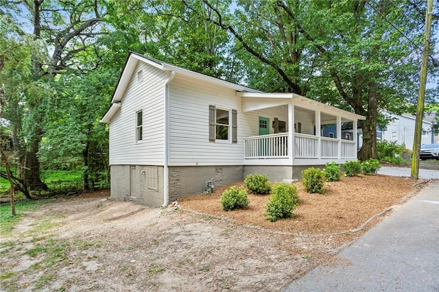 view of front of property featuring a porch