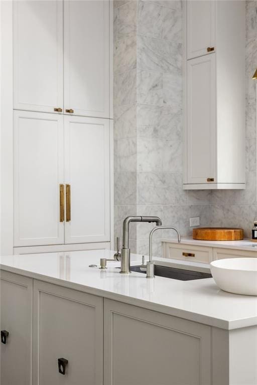 bathroom with backsplash and vanity