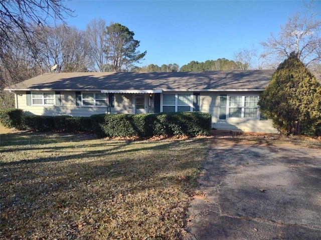 ranch-style home featuring a front yard