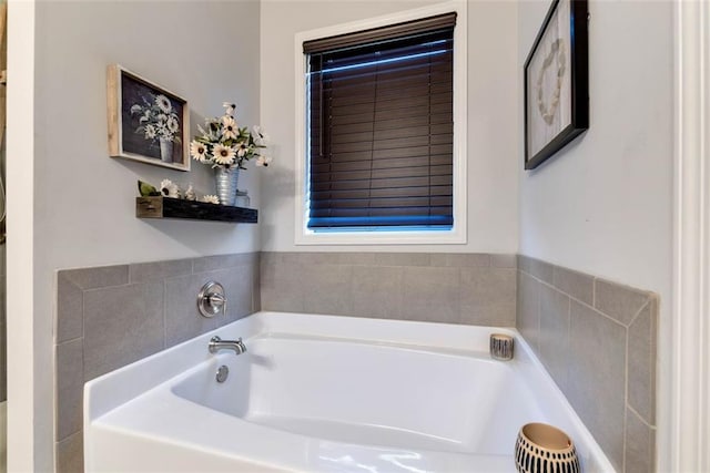 6628 Rivergreen Rd, Flowery Branch, GA 30542 - full bath featuring a bath
