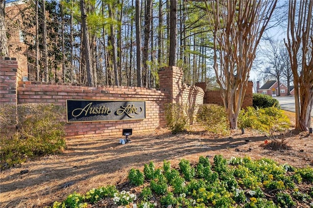 view of community / neighborhood sign