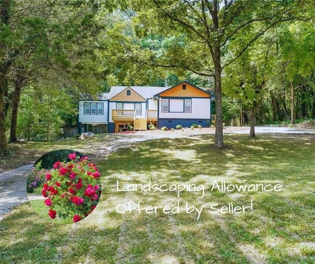 split foyer home featuring a front lawn