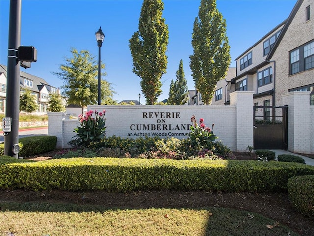 view of community / neighborhood sign