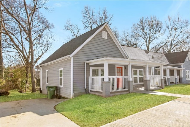 view of front facade featuring covered porch and a front lawn