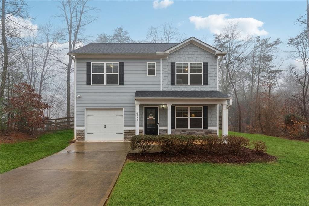 view of front of property featuring a garage and a front yard