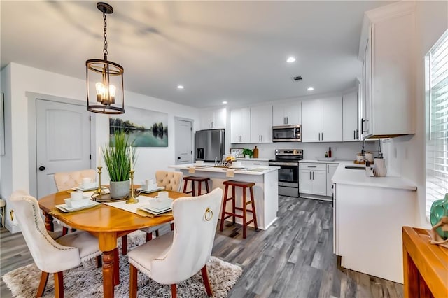 dining room with an inviting chandelier, recessed lighting, dark wood-style floors, and visible vents