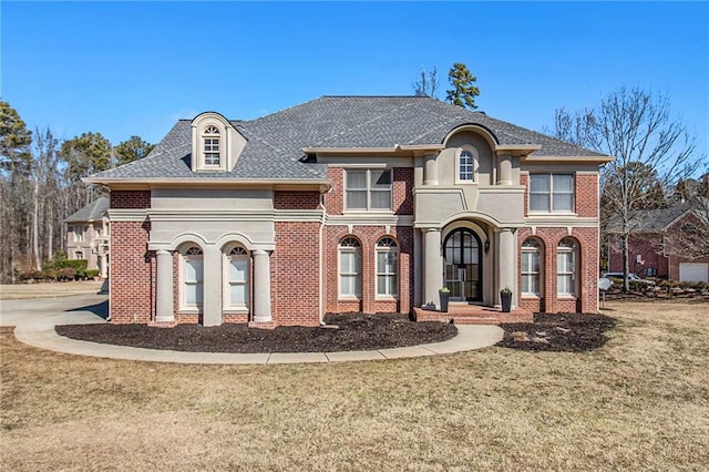 view of front of property with a front lawn