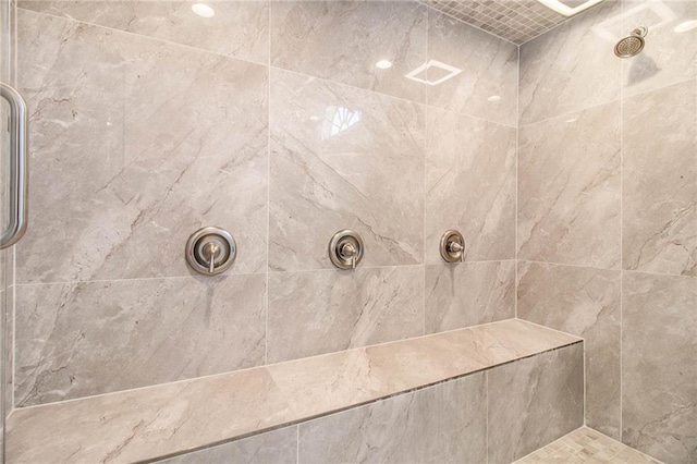 bathroom featuring tiled shower