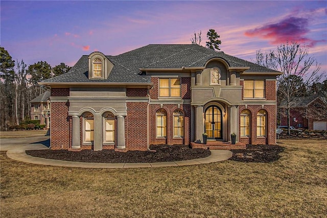 view of front of home featuring a yard